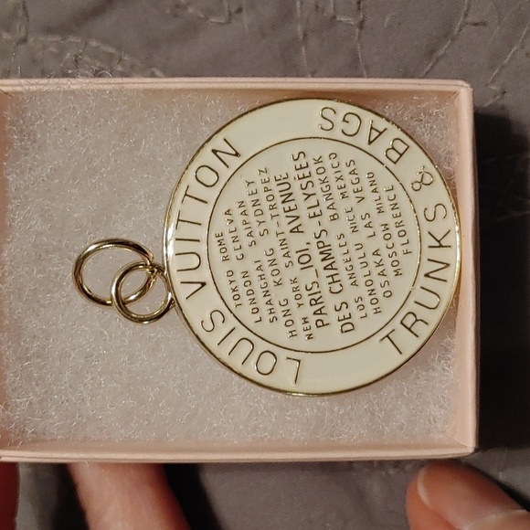 Louis Vuitton lock & key # 321 with trunks & bag charm - Picture 3 of 8
